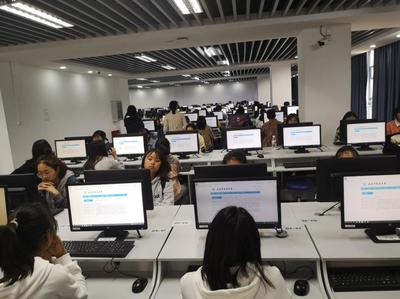 提高资源利用效率－管理学院2021级新生走入图书馆